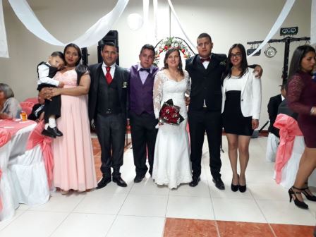 Los hermanos de la novia, la acompañaron en esta ceremonia especial